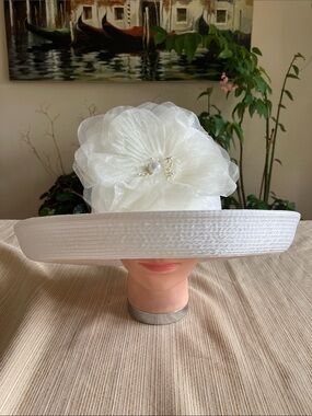 Chic White Satin Ribbon Wide-Brim Hat With Off White Pearl Floral Accent